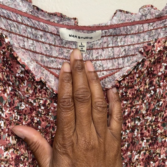 MAX STUDIO Smocked Boho Ditsy Floral Puff Sleeve Top Size L - Picture 3 of 9